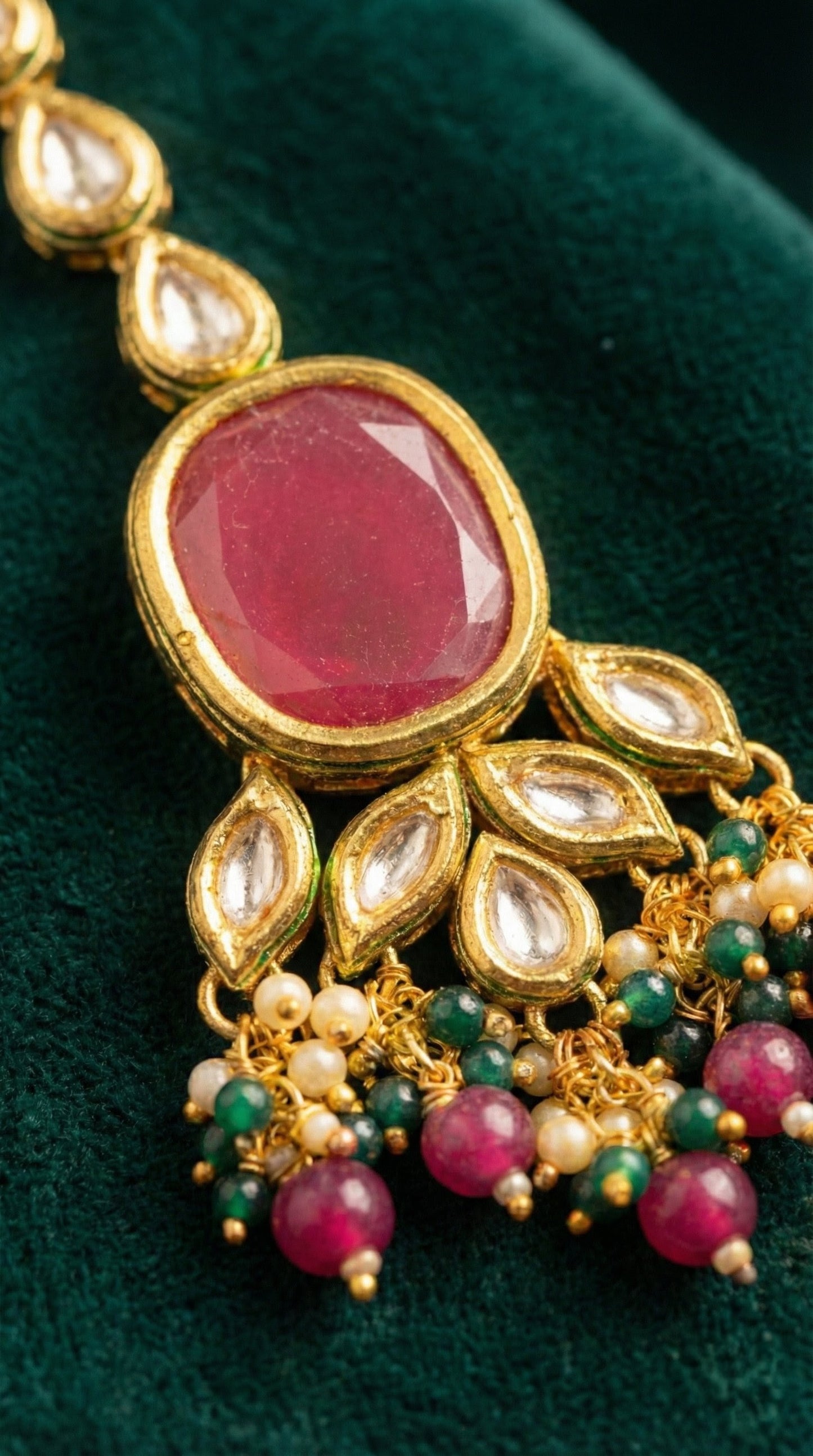 Devina Elegant Kundan Maangtika