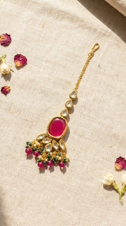 Devina Elegant Kundan Maangtika