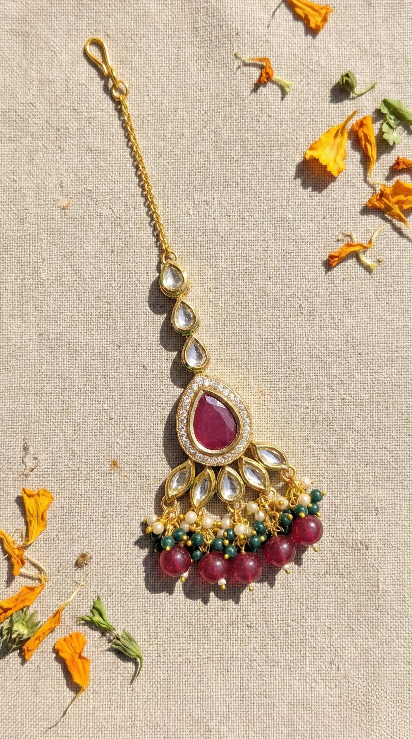 Devaki Beautiful Kundan Maangtika