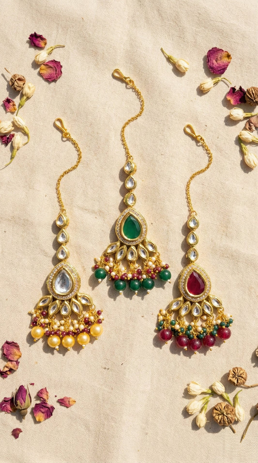 Devaki Beautiful Kundan Maangtika