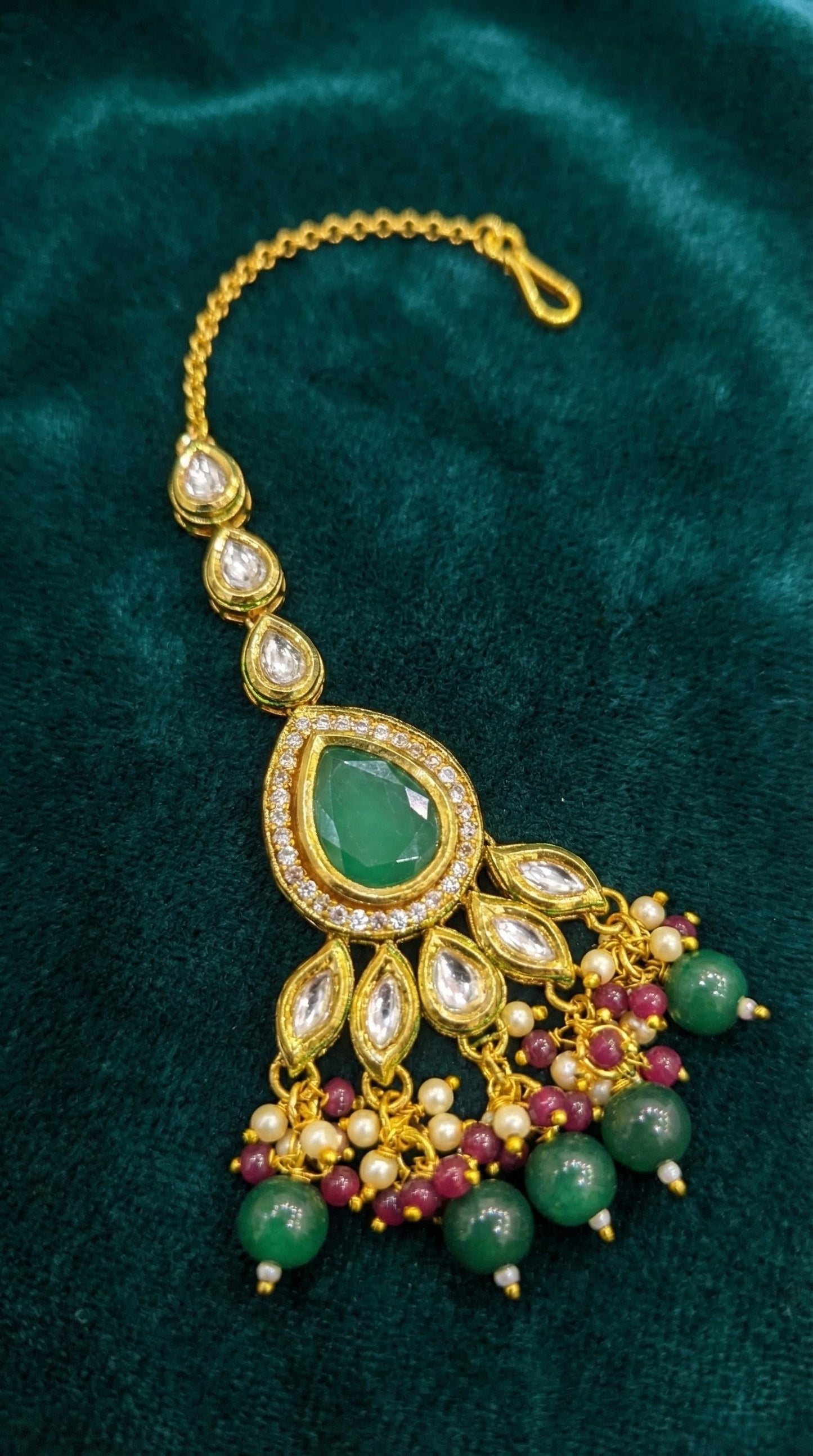 Devaki Beautiful Kundan Maangtika