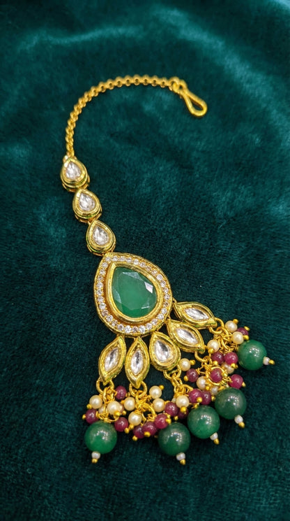 Devaki Beautiful Kundan Maangtika