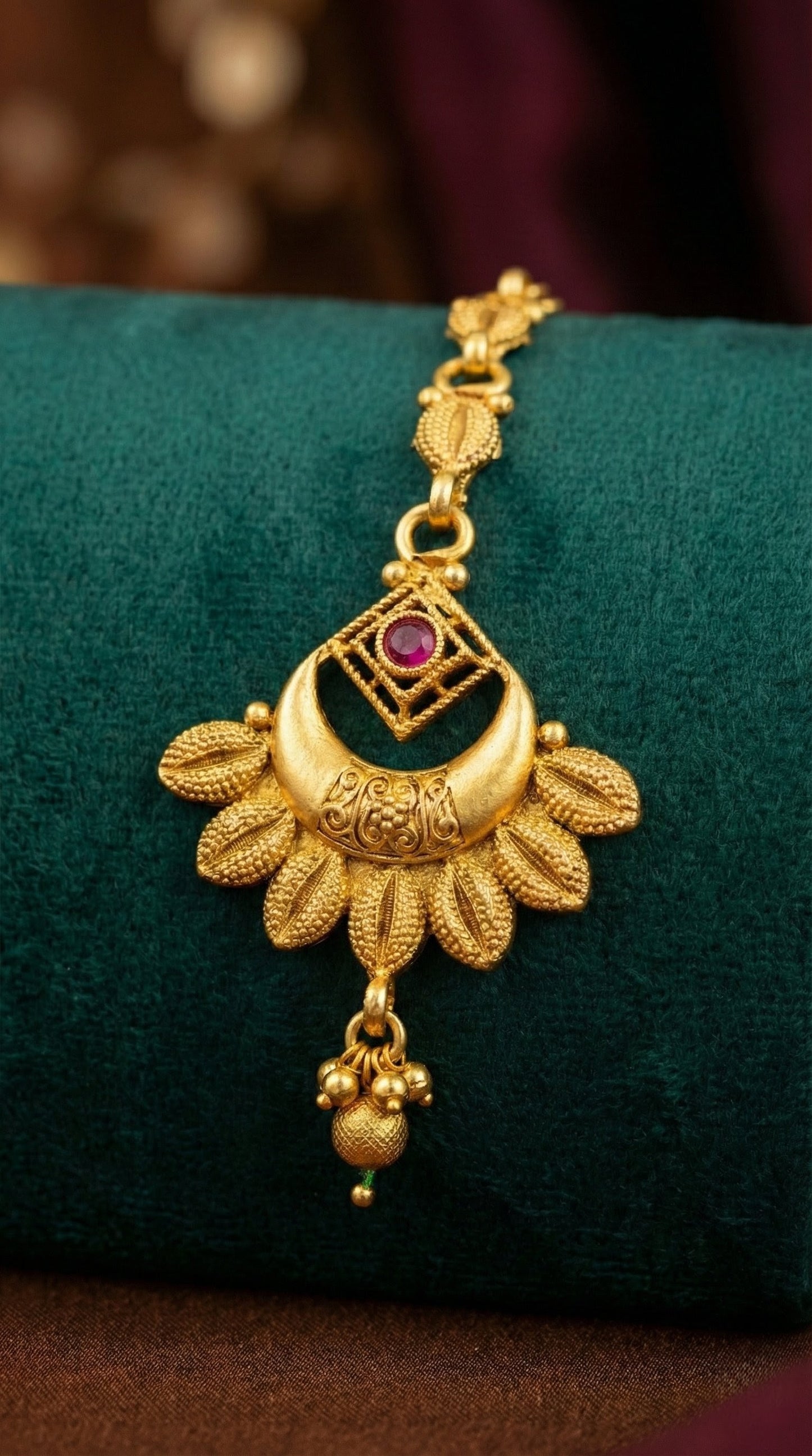 Kinjal Elegant Rajwadi Maangtika