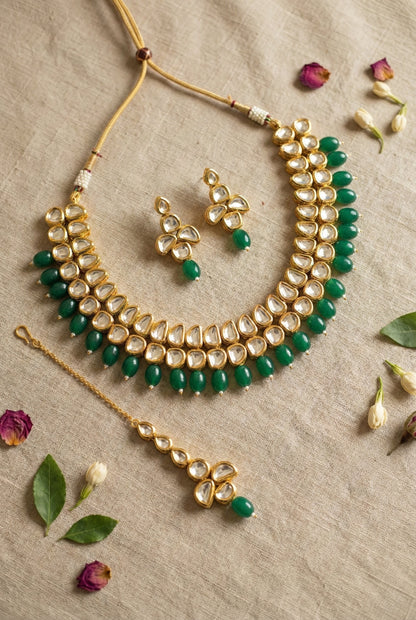 Anika Premium Kundan Necklace with Maang Tika